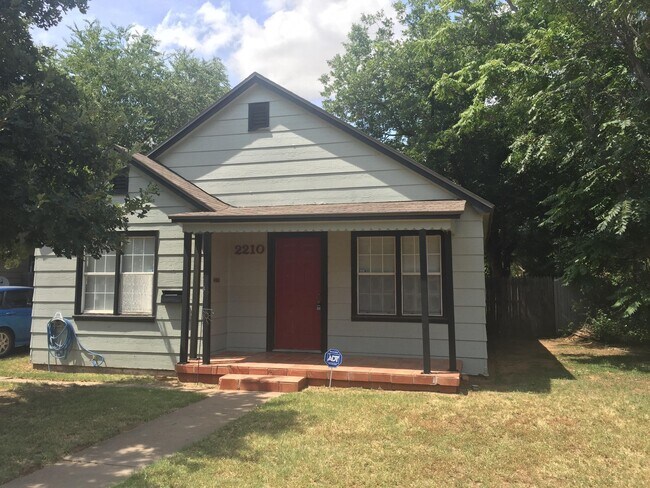 Primary Photo - 2210 28th St