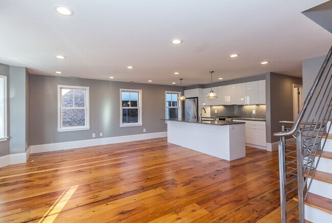 Building Photo - 150-152 Huron Ave