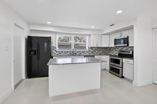 Building Photo - 2630 SW 49th Ct