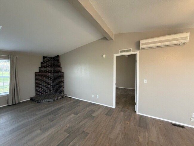 Building Photo - 5556 Rock Rd