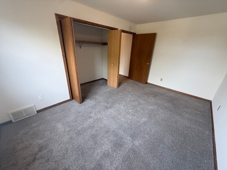 Building Photo - 1908 Fox Run