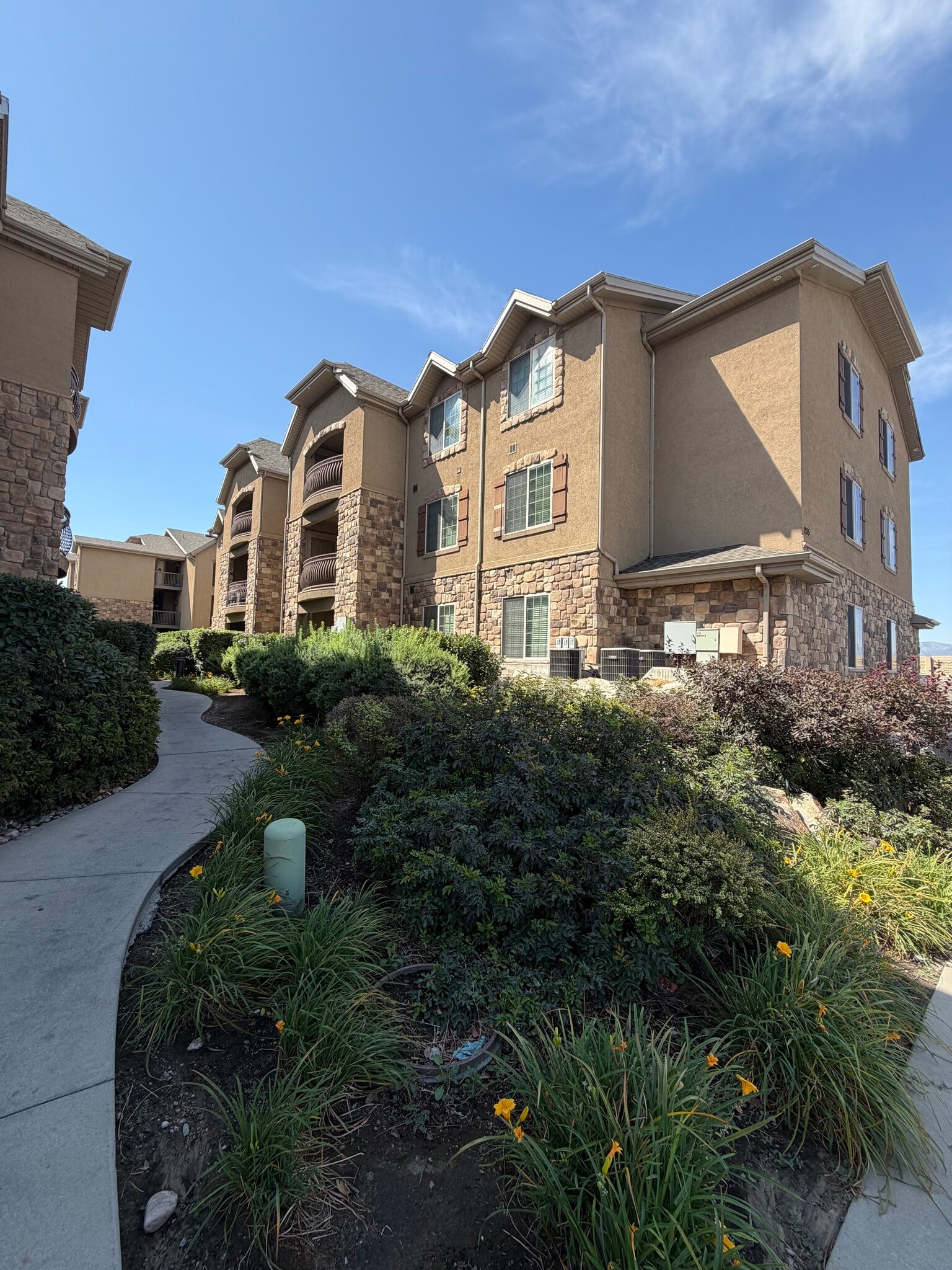 Building Photo - 235 N 1200 W