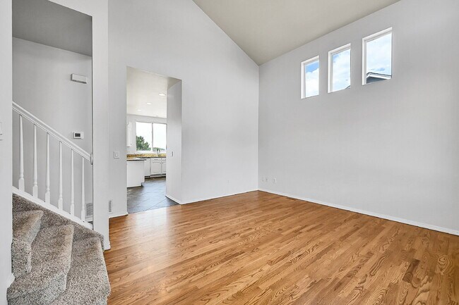 Building Photo - $2,995, 4 bed, 3.5 bath, located in Monume...
