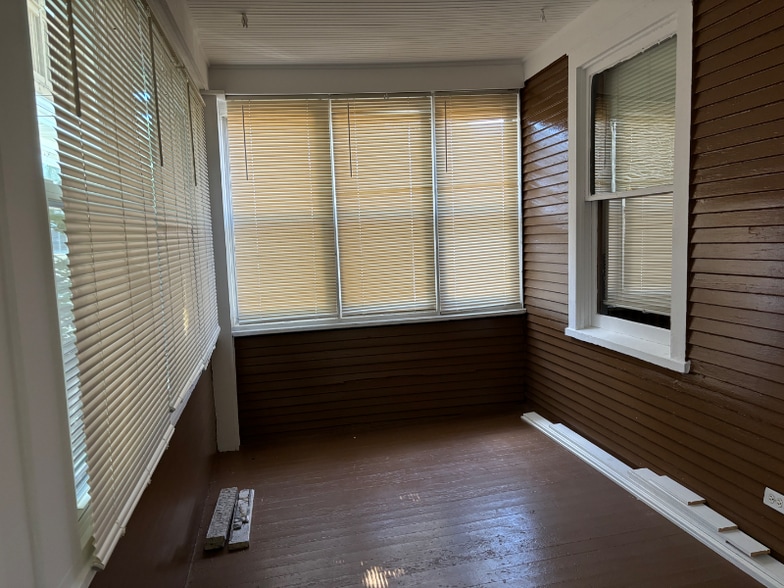 Building Photo - 715 S Oak Park Ave