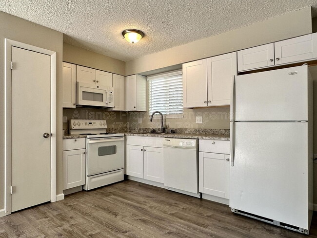 Building Photo - 2460 E Willamette Ave