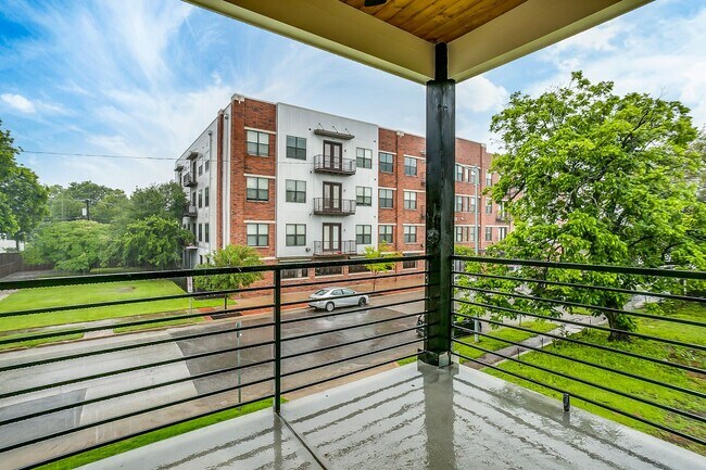 Building Photo - 2718 Forest Park Blvd