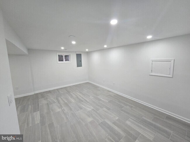 Building Photo - 4813 Lawrence St