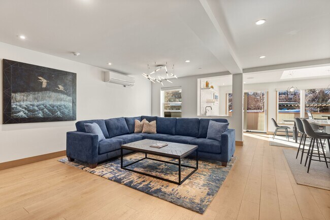 Building Photo - 447 E Cooper Ave