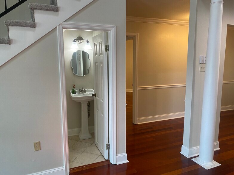 Building Photo - 10140 Gail Ct