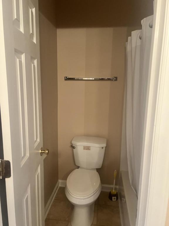 Building Photo - 549 White River Dr