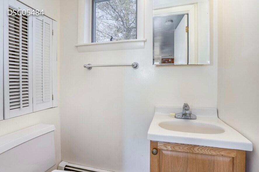 Building Photo - 56 Pond Ln