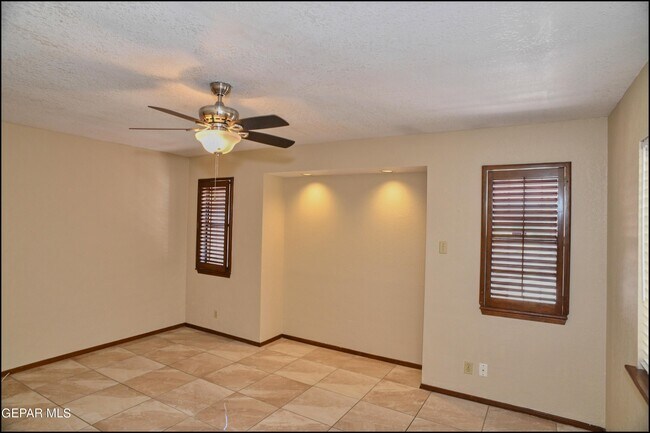 Building Photo - 11600 Casa View Dr