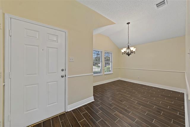 Building Photo - 1002 Manassas Dr