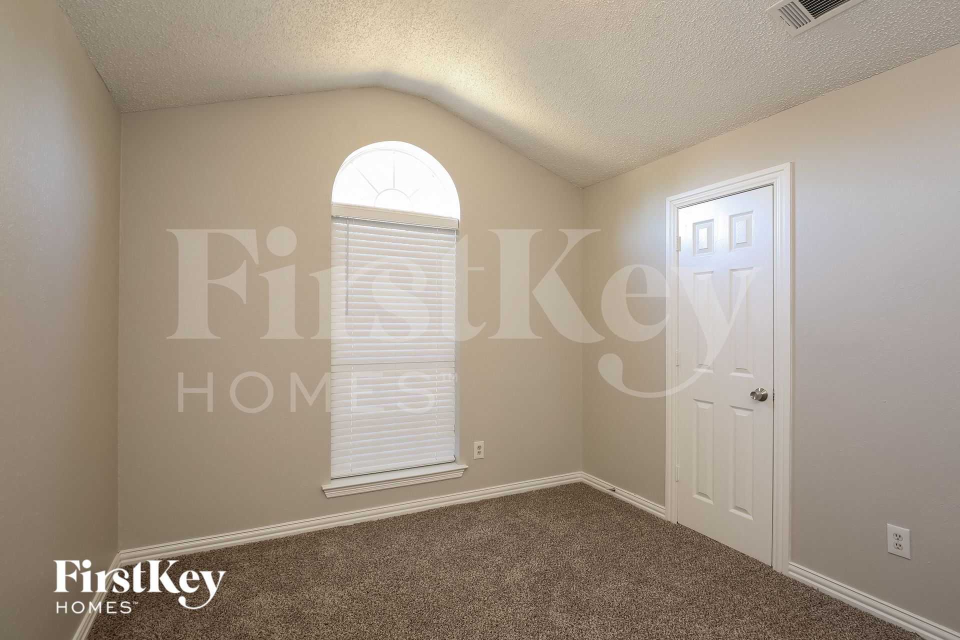 Building Photo - 805 Shadybrook Ln