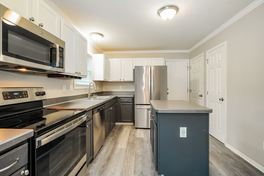 Building Photo - 5525 Boucher Dr