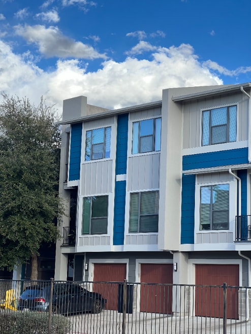 Building Photo - 1500 Lorraine Loop