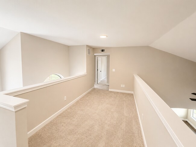 Building Photo - Updated 3BR Niceville Home with Soaring Ceilings, Luxury Primary Suite & Spacious Cul-de-Sac Lot