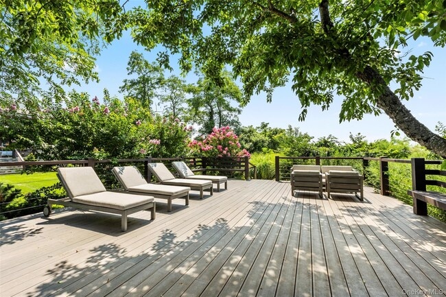 Building Photo - 16 Old Field Woods Rd