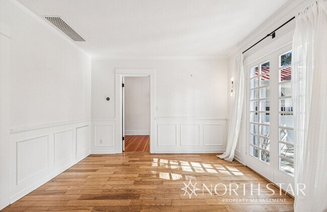 Building Photo - Charming Broadmoor Historic Farmhouse on a...