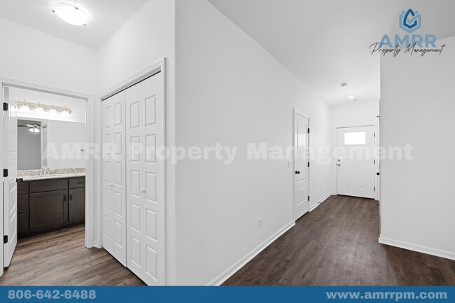 Building Photo - Move-In Ready 3-Bedroom Townhome – Ideal f...