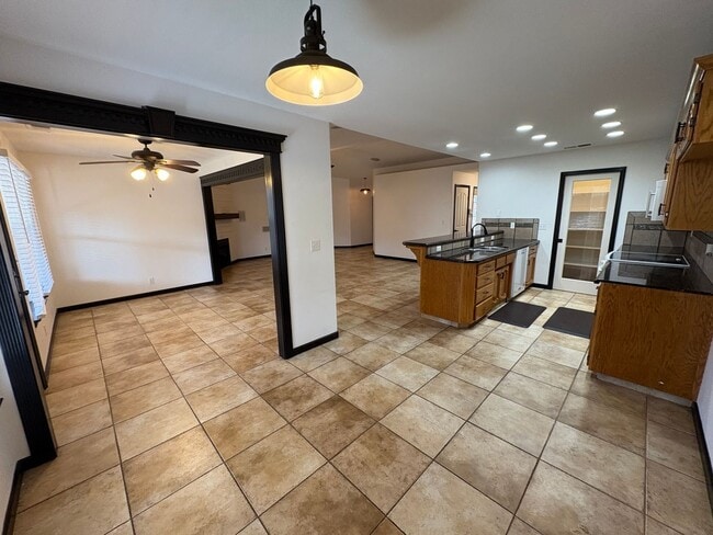 Building Photo - NW Visalia Home coming soon!