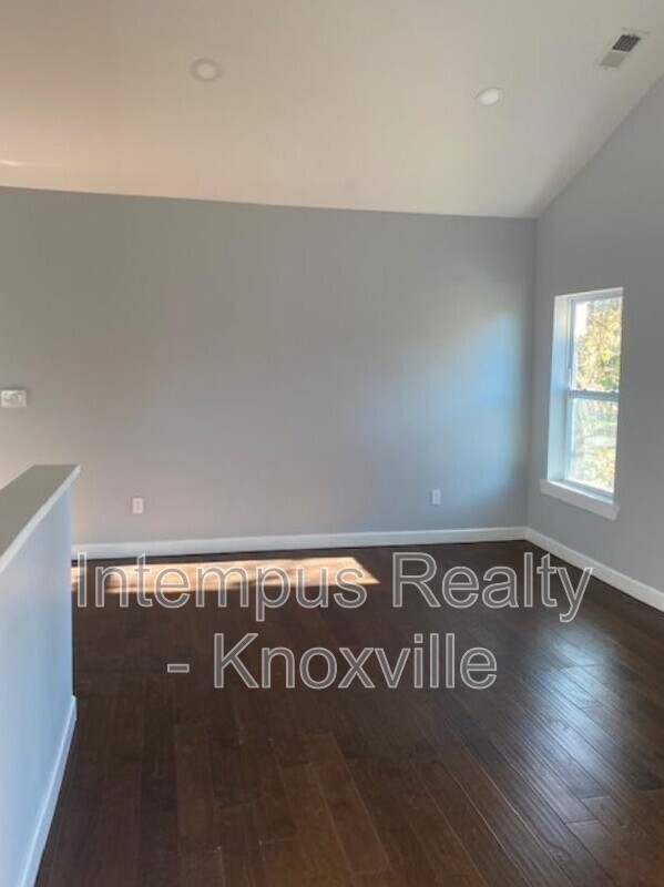 Building Photo - 2308 E 5th Ave