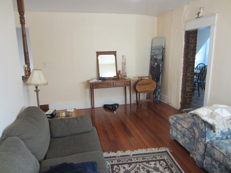 Building Photo - 1317 Rhode Island St