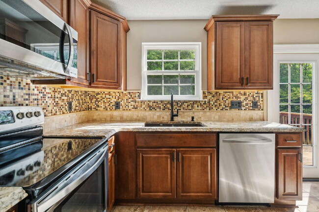 Building Photo - Spacious 4-Bedroom Retreat in Fuquay-Varin...