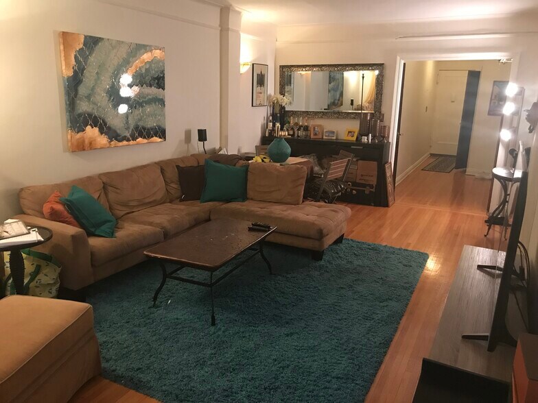 Building Photo - 30-83 Crescent St