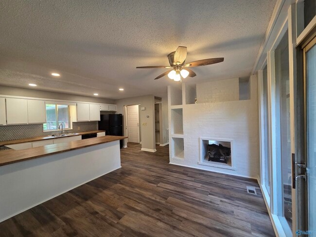 Building Photo - 1209 Governors Dr SE