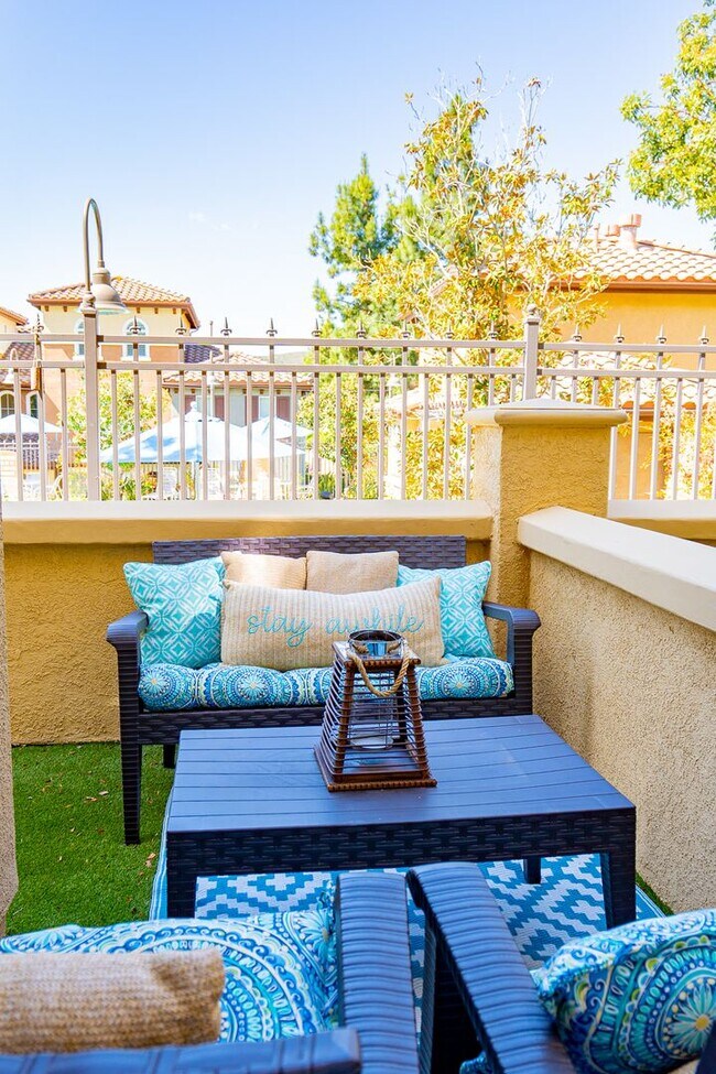 Building Photo - Beautiful Home in San Elijo, Morgans Corner!