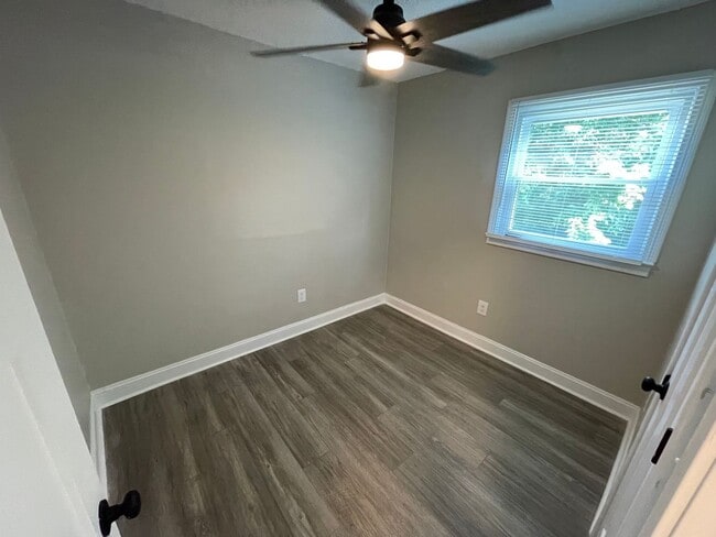 Building Photo - Great Location Private Setting Home For Rent