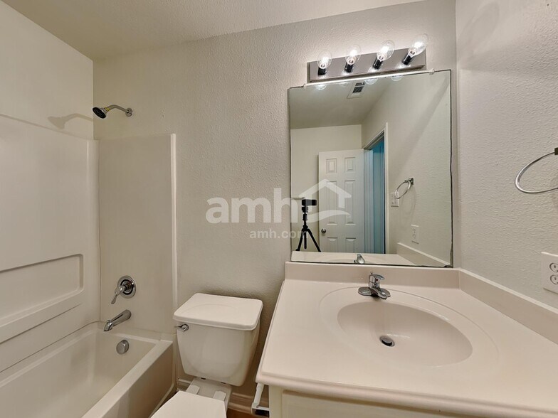 Building Photo - 537 Misty Mountain Dr