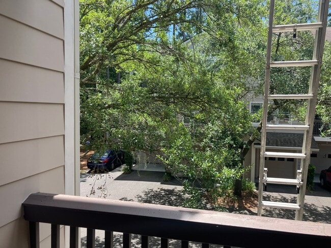 Building Photo - 2 Bedroom / 2.5 Bathroom @ Brighton Bay