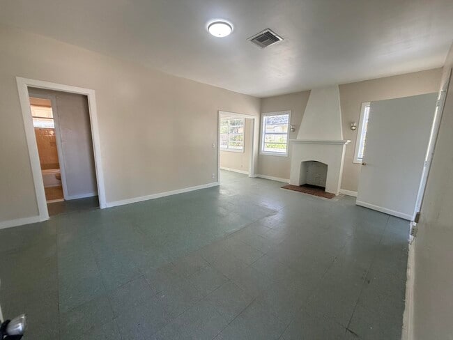 Building Photo - 504 El Prado