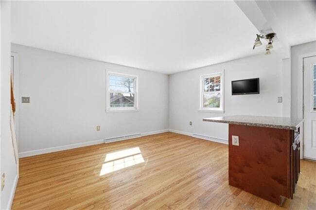 Building Photo - 244 Williams St