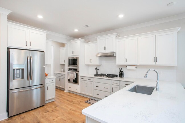Building Photo - 170 Portico Pl