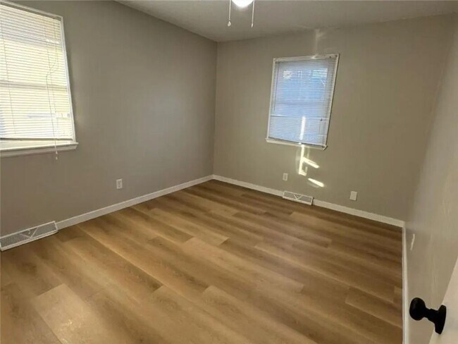 Building Photo - 606 Cleburn St