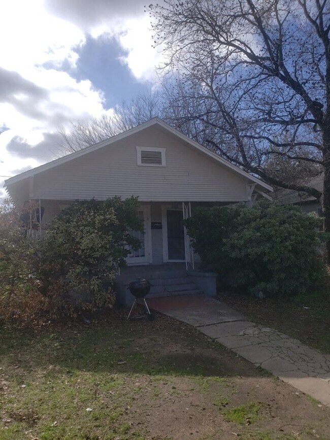 Primary Photo - 3328-3330 Avenue E
