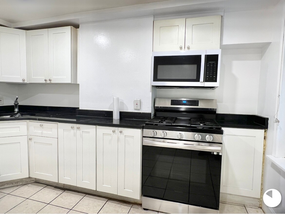 Building Photo - 848 Huntington Ave