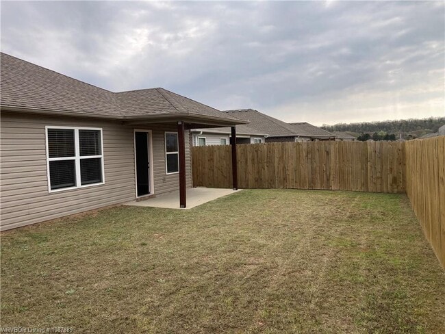 Building Photo - 8004 Dogwood Dr