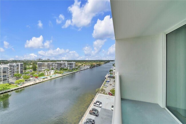 Building Photo - 3000 S Ocean Dr