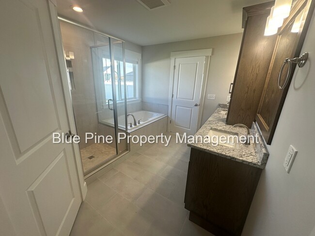 Building Photo - 176 Hideout Dr