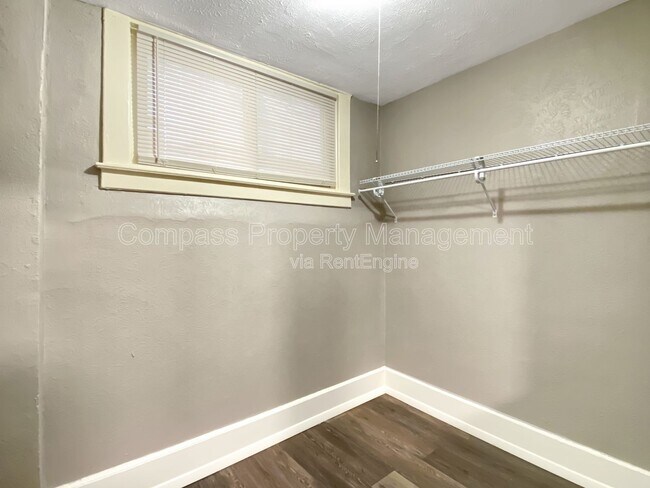 Building Photo - 921 Fulton St E