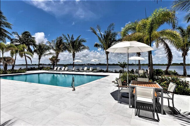 Building Photo - 2560 S Ocean Blvd