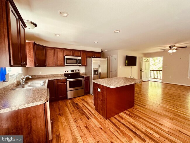 Building Photo - 101 Brier Rabbit Ct