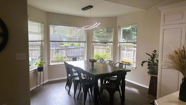 Building Photo - Great 3 Bedroom 2 Bath House!