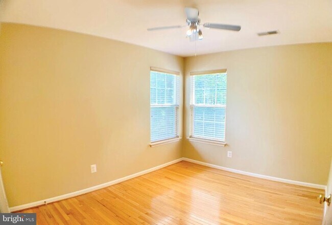 Building Photo - 21 Warwick Way