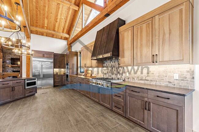 Building Photo - Stunning Luxury Hayden Lake Lodge with 5 B...