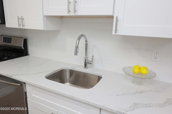 Building Photo - 811 Shore Concourse